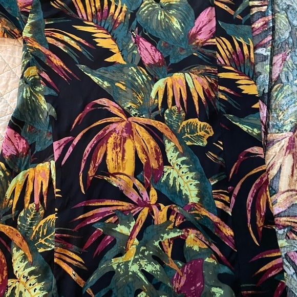 World Market caftan, or kimono.  One size . Black, gold, red, green print. - Picture 3 of 6